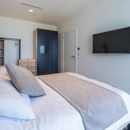 18th Floor 1br Unit In Mercury Tower By Sf Homes