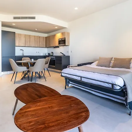 18th Floor Luxury With Common Pool In The Prestigious Mercury Towers By Renowned Zaha Hadid Architects *